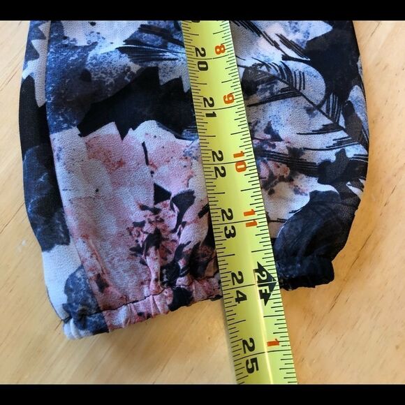 𝅺BCBGENERATION Long Sleeve long Floral Blouse EUC - Picture 7 of 7